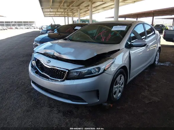 3KPFK4A75JE188515 2018 KIA FORTE - Image 2