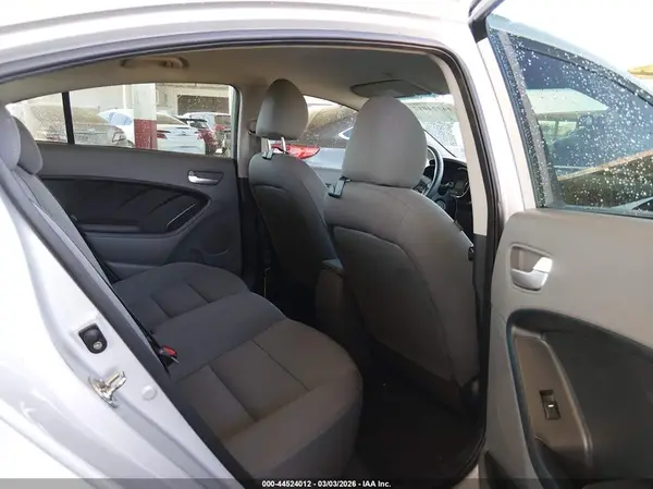 3KPFK4A75JE188515 2018 KIA FORTE - Image 8