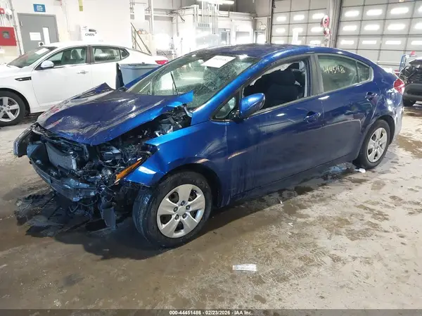 3KPFK4A75JE189051 2018 KIA FORTE - Image 2