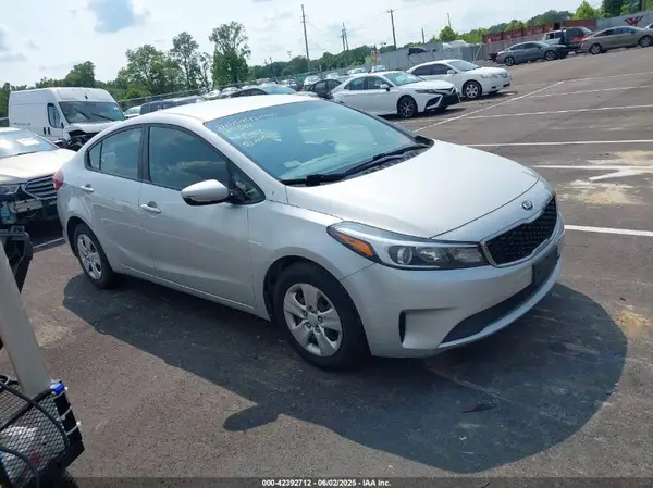 3KPFK4A75JE191544 2018 KIA FORTE - Image 1