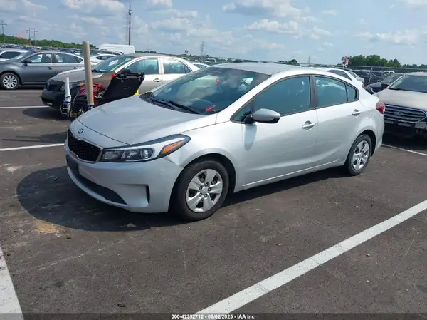 3KPFK4A75JE191544 2018 KIA FORTE - Image 2