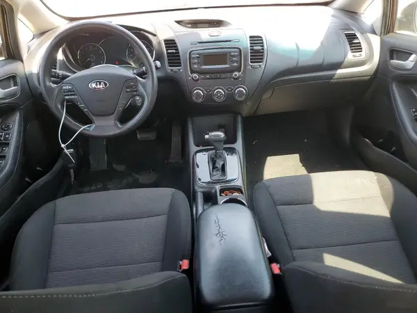 3KPFK4A75JE191835 2018 KIA FORTE - Image 8
