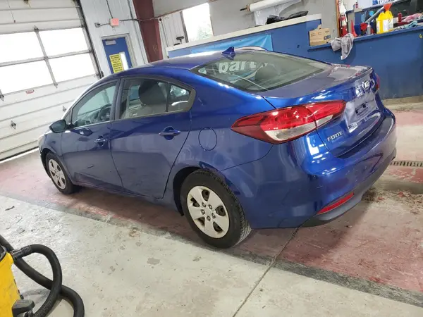 3KPFK4A75JE193553 2018 KIA FORTE - Image 2