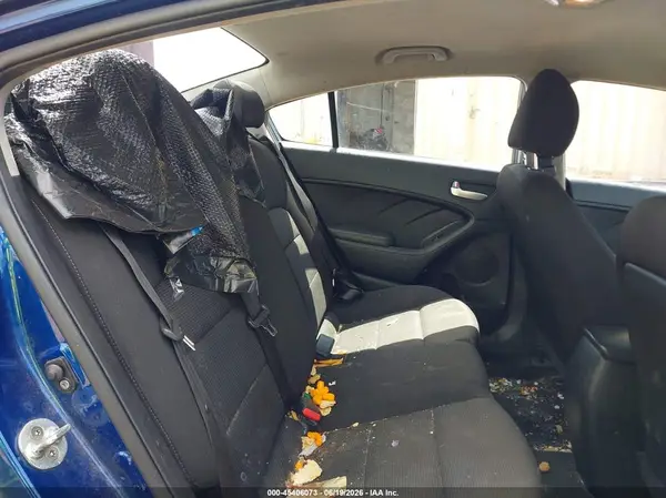 3KPFK4A75JE194766 2018 KIA FORTE - Image 8