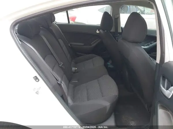 3KPFK4A75JE195013 2018 KIA FORTE - Image 8