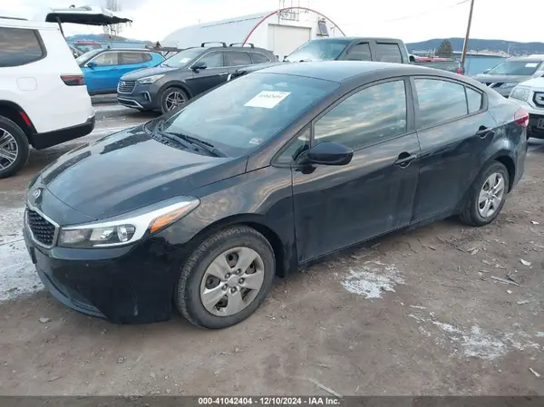 3KPFK4A75JE195092 2018 KIA FORTE - Image 2