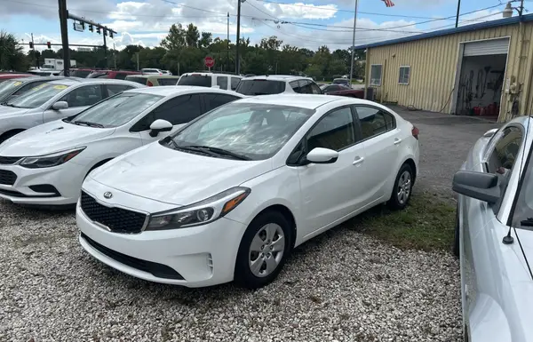 3KPFK4A75JE197831 2018 KIA FORTE - Image 2