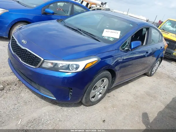 3KPFK4A75JE199336 2018 KIA FORTE - Image 2