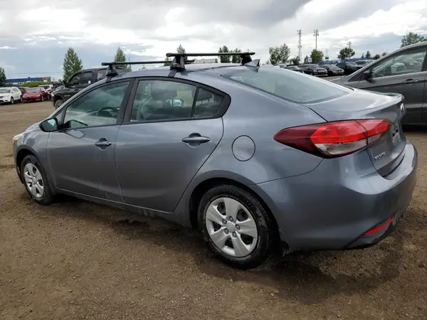 3KPFK4A75JE200582 2018 KIA FORTE - Image 2