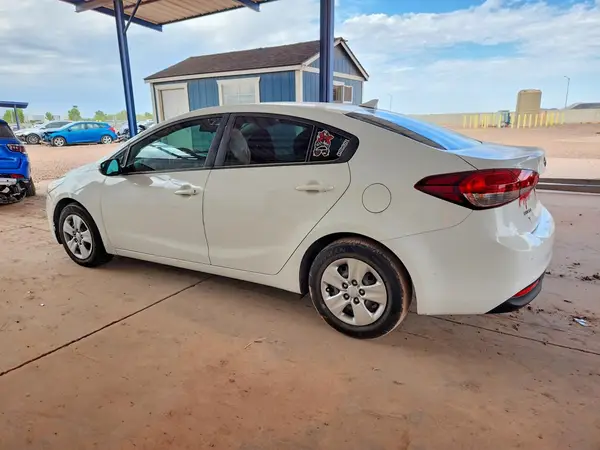 3KPFK4A75JE202655 2018 KIA FORTE - Image 2