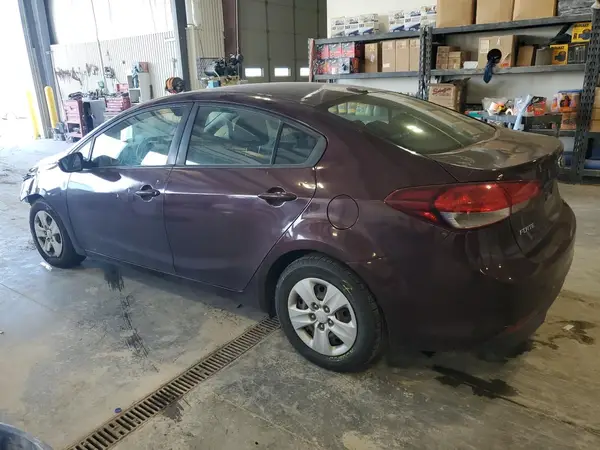 3KPFK4A75JE204325 2018 KIA FORTE - Image 2