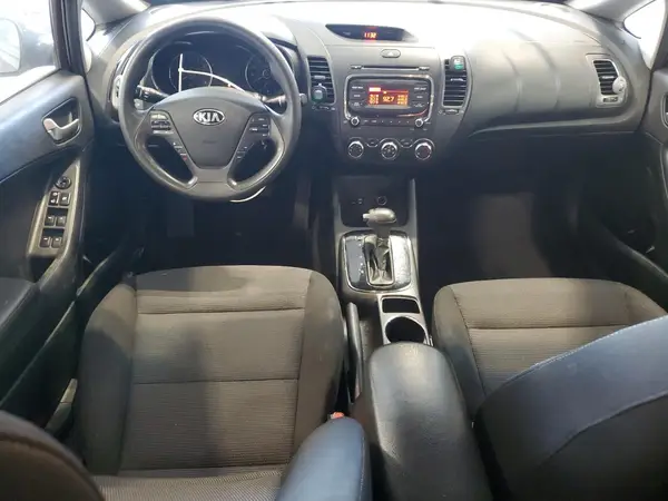 3KPFK4A75JE204325 2018 KIA FORTE - Image 8