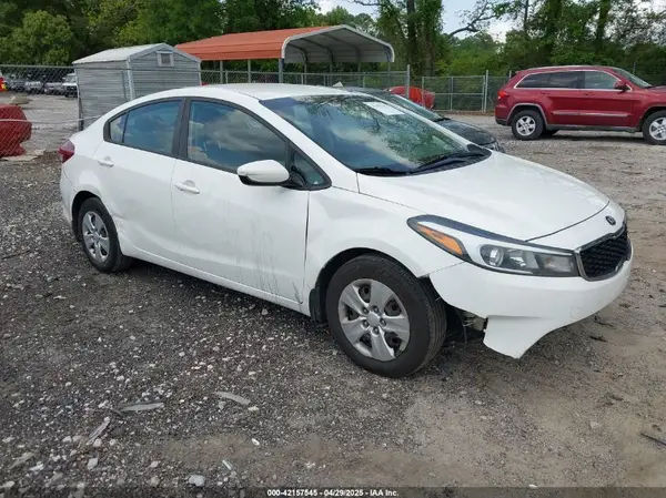 3KPFK4A75JE206382 2018 KIA FORTE - Image 1