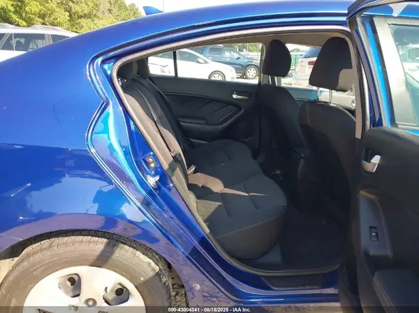 3KPFK4A75JE210111 2018 KIA FORTE - Image 8