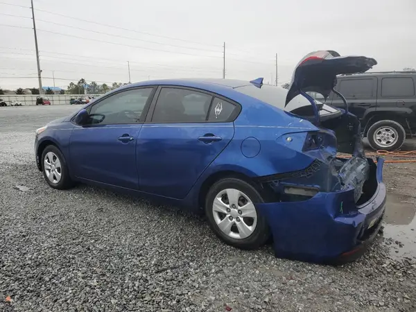 3KPFK4A75JE213056 2018 KIA FORTE - Image 2