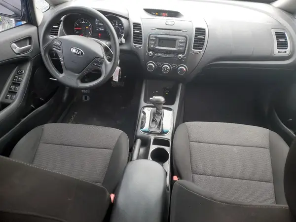 3KPFK4A75JE213056 2018 KIA FORTE - Image 8