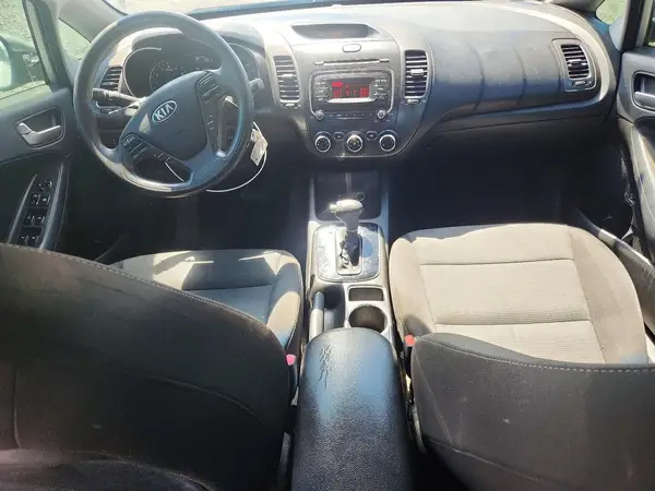 3KPFK4A75JE213963 2018 KIA FORTE - Image 8