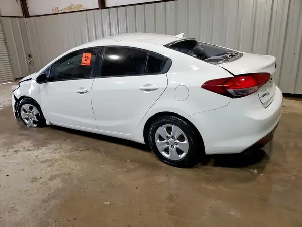 3KPFK4A75JE214787 2018 KIA FORTE - Image 2