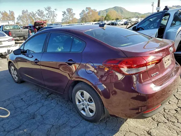 3KPFK4A75JE217253 2018 KIA FORTE - Image 2