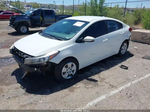 3KPFK4A75JE218497 2018 KIA FORTE - Image 2