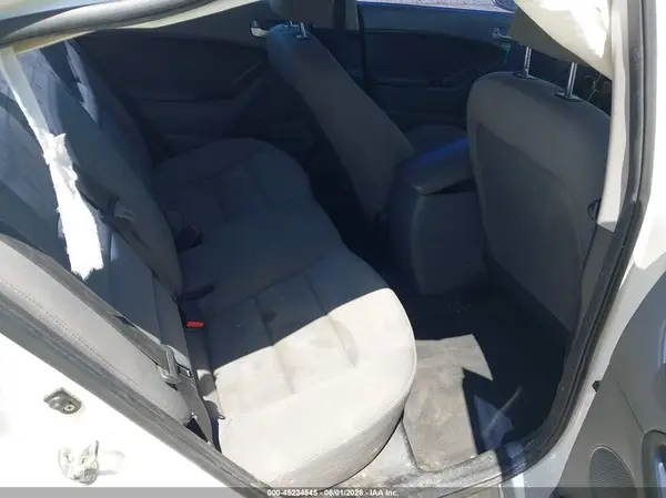 3KPFK4A75JE218497 2018 KIA FORTE - Image 8