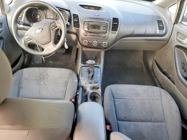 3KPFK4A75JE218841 2018 KIA FORTE - Image 8