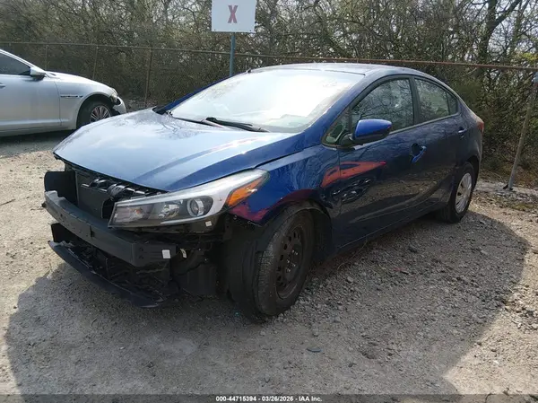 3KPFK4A75JE220220 2018 KIA FORTE - Image 2