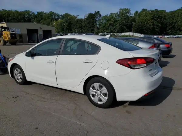 3KPFK4A75JE220248 2018 KIA FORTE - Image 2
