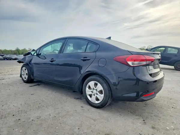 3KPFK4A75JE226812 2018 KIA FORTE - Image 2
