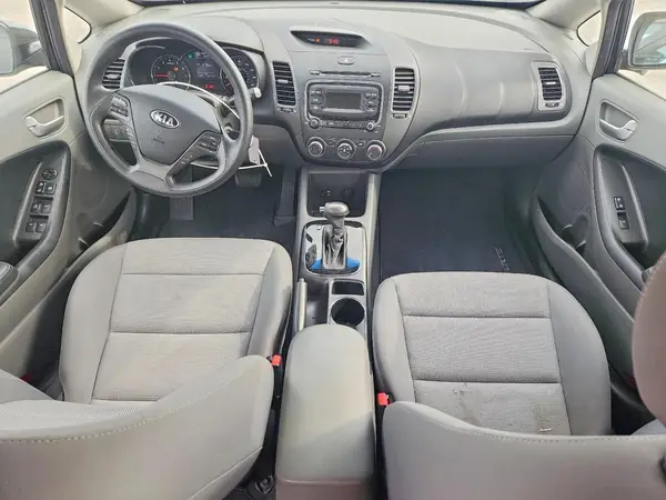 3KPFK4A75JE226812 2018 KIA FORTE - Image 8