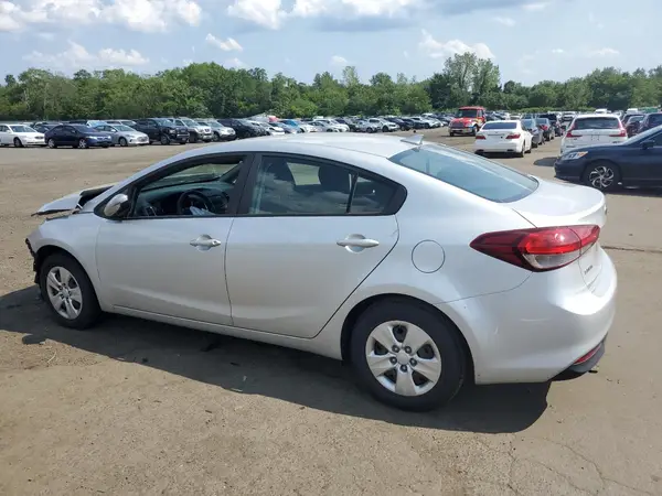 3KPFK4A75JE227426 2018 KIA FORTE - Image 2
