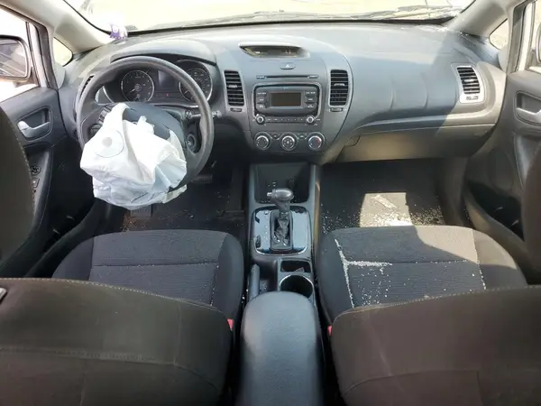 3KPFK4A75JE227426 2018 KIA FORTE - Image 8
