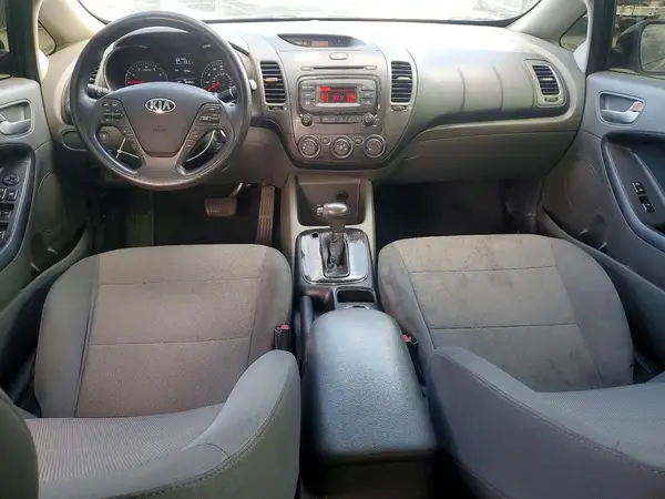 3KPFK4A75JE228155 2018 KIA FORTE - Image 8