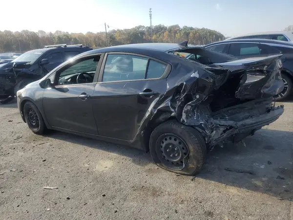 3KPFK4A75JE229130 2018 KIA FORTE - Image 2