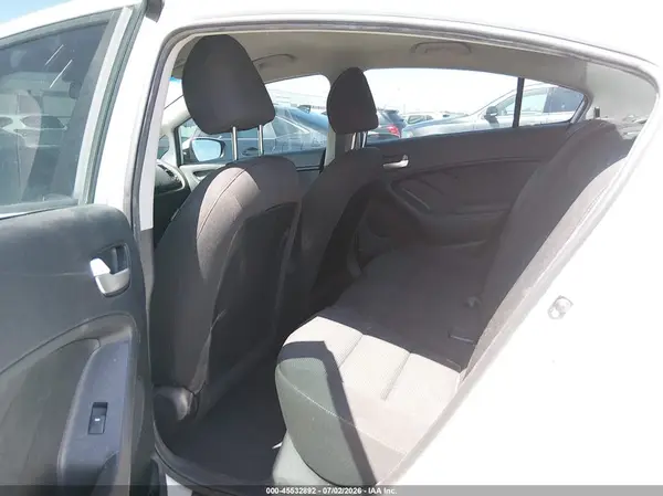 3KPFK4A75JE229192 2018 KIA FORTE - Image 8