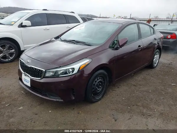 3KPFK4A75JE230567 2018 KIA FORTE - Image 2