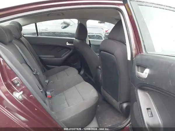 3KPFK4A75JE230567 2018 KIA FORTE - Image 8