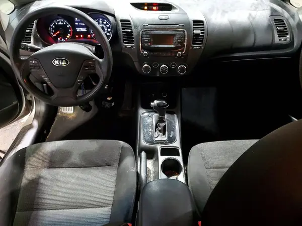 3KPFK4A75JE230990 2018 KIA FORTE - Image 8