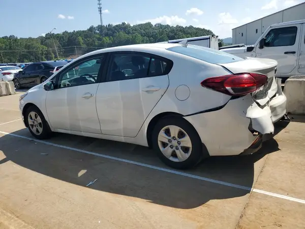 3KPFK4A75JE231685 2018 KIA FORTE - Image 2