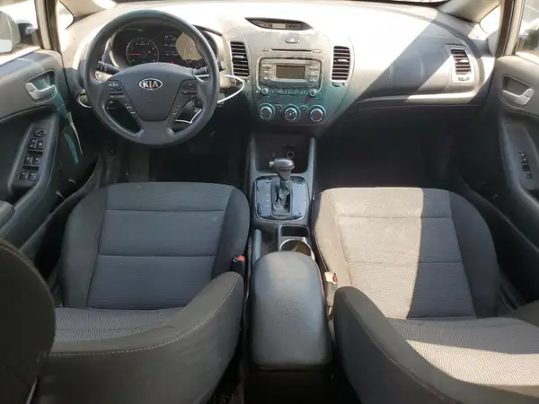 3KPFK4A75JE231685 2018 KIA FORTE - Image 8