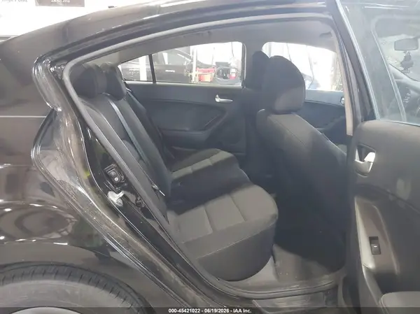 3KPFK4A75JE235011 2018 KIA FORTE - Image 8