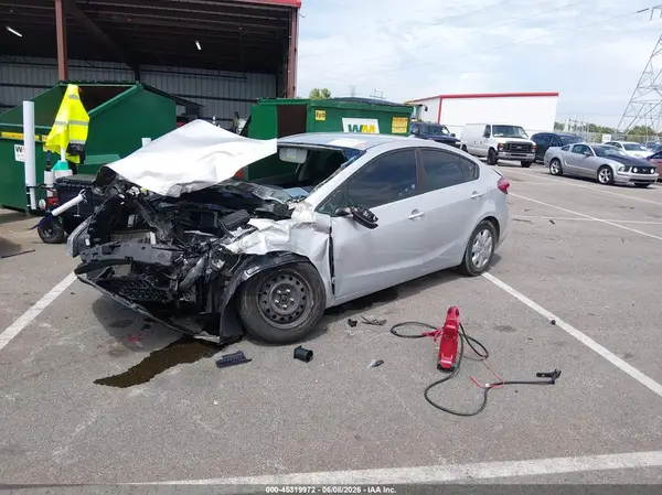 3KPFK4A75JE235493 2018 KIA FORTE - Image 2
