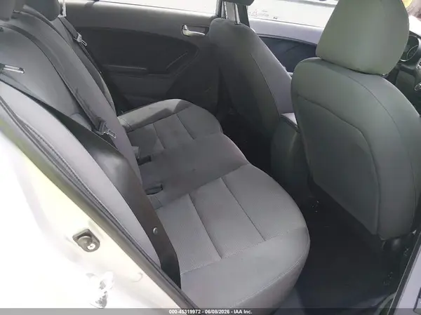 3KPFK4A75JE235493 2018 KIA FORTE - Image 8