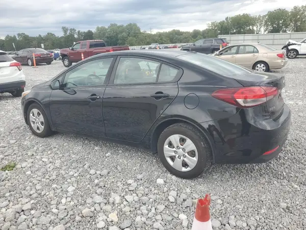 3KPFK4A75JE235767 2018 KIA FORTE - Image 2