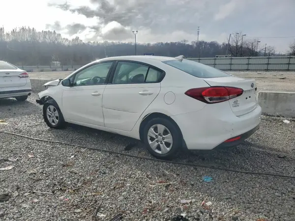 3KPFK4A75JE235896 2018 KIA FORTE - Image 2
