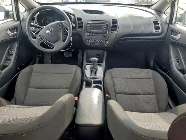 3KPFK4A75JE235896 2018 KIA FORTE - Image 8