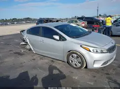 3KPFK4A75JE236126 2018 KIA FORTE