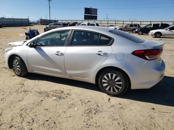 3KPFK4A75JE237437 2018 KIA FORTE - Image 2