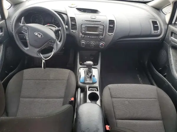 3KPFK4A75JE238331 2018 KIA FORTE - Image 8