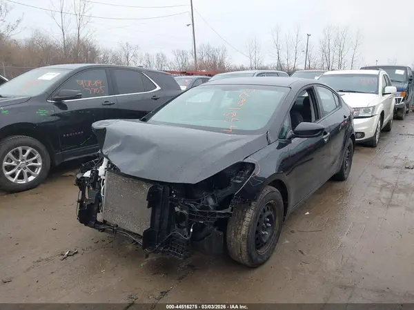 3KPFK4A75JE238958 2018 KIA FORTE - Image 2